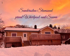 Familyfriendly-modern, in the fishingtown Stamsund, with Sauna and Jacuzzi